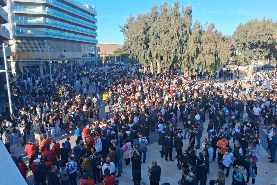 ΦΩΤΟ & ΒΙΝΤΕΟ: Στήθηκε πάρτι στην πλατεία Ελευθερίας