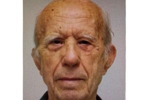 Αυτός είναι ο 89χρονος «πιστολέρο»: Στον Ερυθρό Σταυρό τα θύματα – Το χρονικό της επίθεσης σε ΕΦΚΑ και Εφετείο