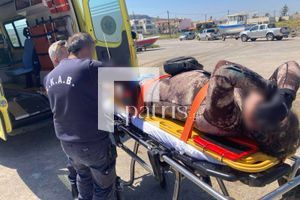 (ΦΩΤΟ) Βέργα ψαροντούφεκου καρφώθηκε σε πόδι δύτη – Οι προσπάθειες των διασωστών του ΕΚΑΒ