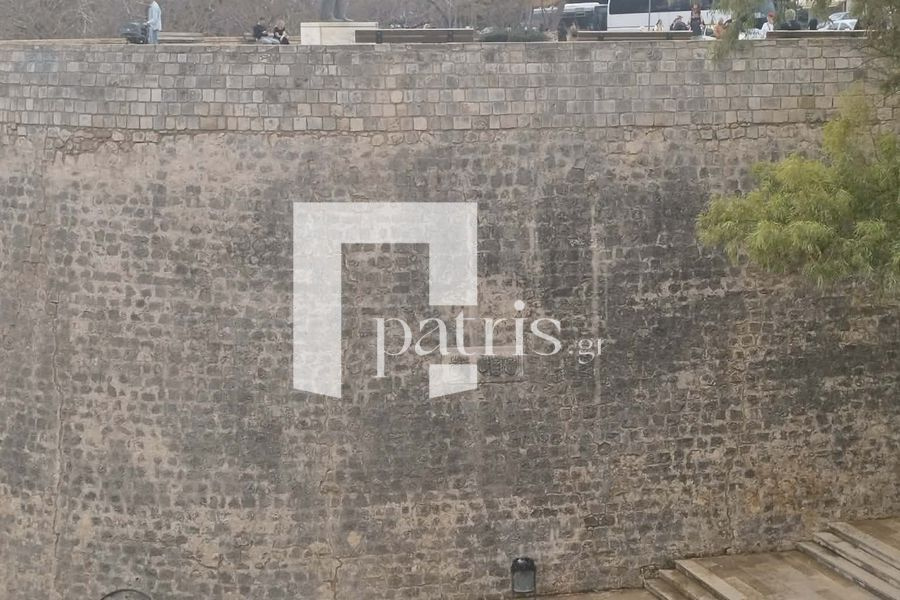 (ΦΩΤΟ) Ηράκλειο: Πτώση ατόμου από το άγαλμα του Βενιζέλου