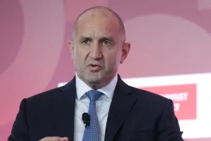 Βουλευτικές εκλογές στη Βουλγαρία με φαβορί τον φιλορώσο πρώην πρόεδρο Ρούμεν Ράντεφ