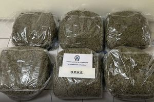 Χειροπέδες σε αλλοδαπό με περισσότερα από 32 κιλά κάνναβης στο πορτμπαγκάζ