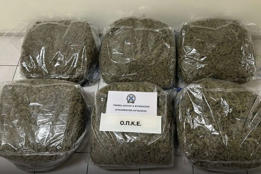 Χειροπέδες σε αλλοδαπό με περισσότερα από 32 κιλά κάνναβης στο πορτμπαγκάζ