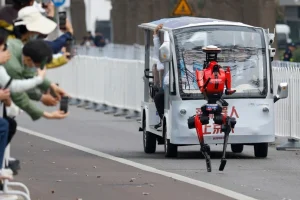 Ρομπότ έτρεξαν σε ημιμαραθώνιο και έκαναν παγκόσμιο ρεκόρ – Είχαν και… τραυματισμούς
