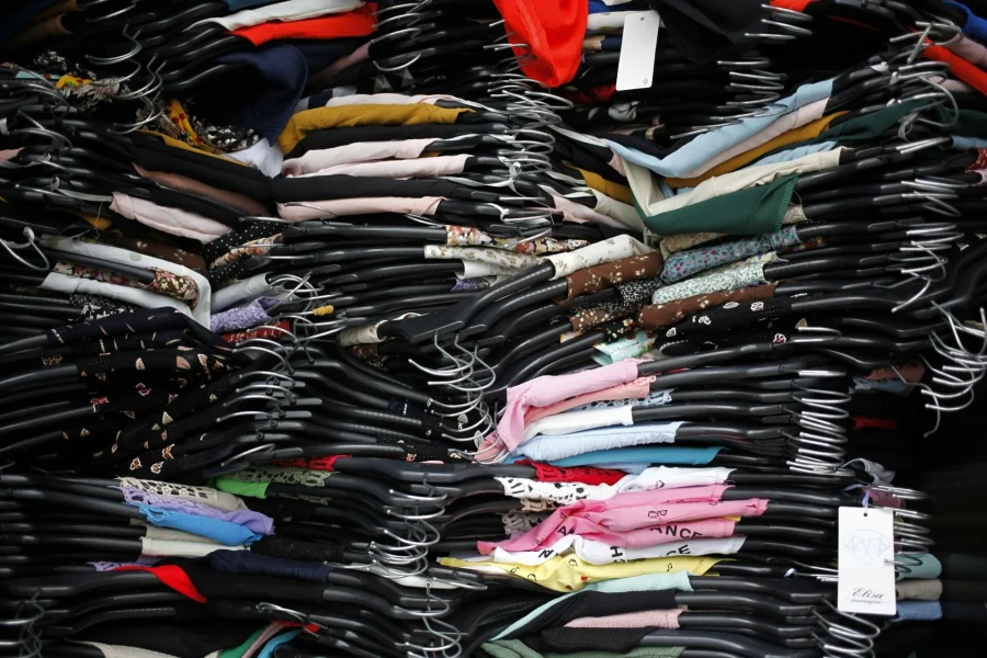 Γιατί τα ρούχα που ανακυκλώνονται στην Ευρώπη μπορεί να καταλήγουν σε «νεκρή ζώνη» στη Χιλή