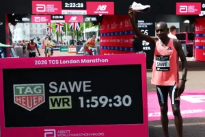 Ο Σεμπάστιαν Σάουε έτρεξε το Μαραθώνιο του Λονδίνου σε λιγότερο από δύο ώρες