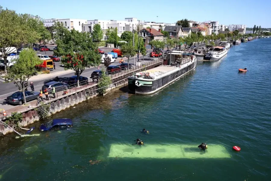 Παρίσι: Λεωφορείο έπεσε στον Σηκουάνα – Καλά στην υγεία τους οι 4 επιβαίνοντες