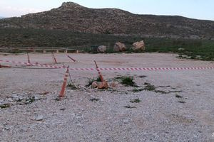 ΦΩΤΟ: Κατολίσθηση στα Σεϊτάν Λιμάνια, έκλεισαν και τα δύο μονοπάτια
