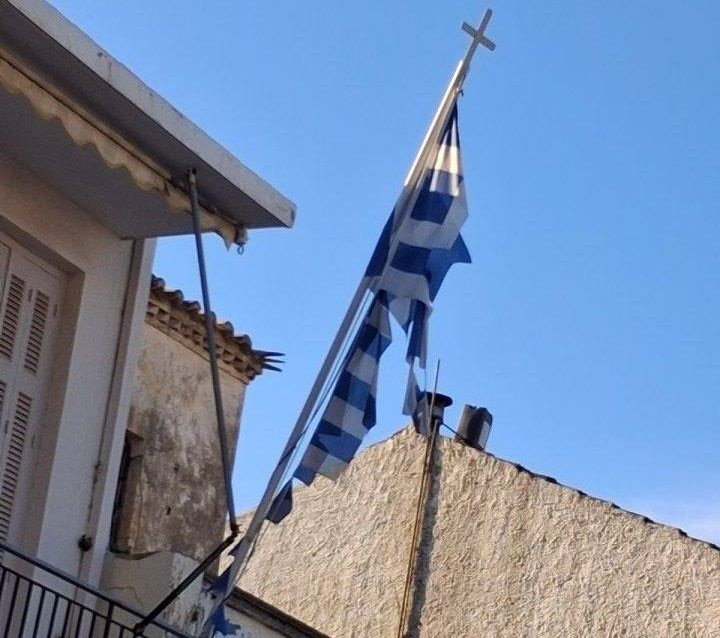 (ΦΩΤΟ) Αυτό είναι κουρέλι… Δεν είναι σημαία!