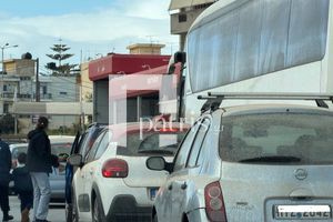 (ΦΩΤΟ) Πήραν «φωτιά» τα πλυντήρια αυτοκινήτων λόγω αφρικανικής σκόνης