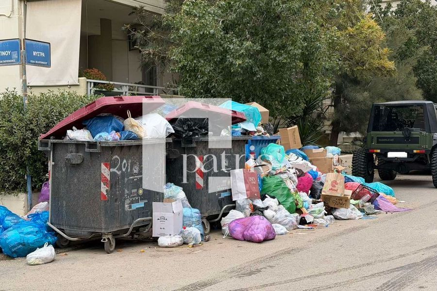 Δώδεκα συμβασιούχους προσλαμβάνει η Λότζια ενώ μαίνεται η οργή του κόσμου για το απέραντο σκουπιδαριό