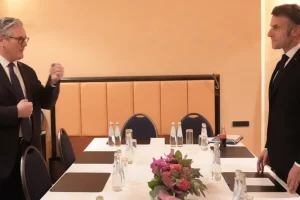 Στενά του Ορμούζ στο επίκεντρο: Βρετανία και Γαλλία ετοιμάζουν σχέδιο με κυρώσεις και ναυτική αποστολή