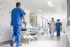 Χωρίς τραυματιοφορείς «ξέμεινε» το Βενιζέλειο: Ποιος θα μεταφέρει τους ασθενείς;