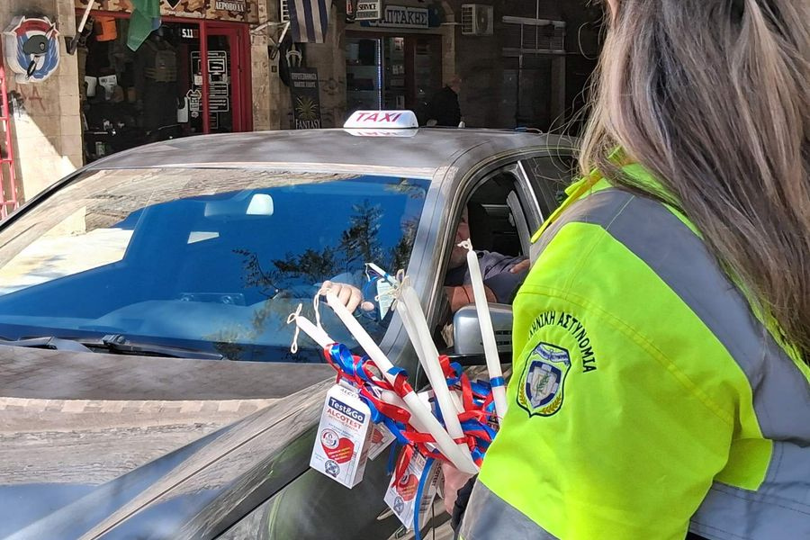 Delta ΚΤΕΟ και Τροχαία μοίρασαν λαμπάδες και αλκοτέστ στους οδηγούς