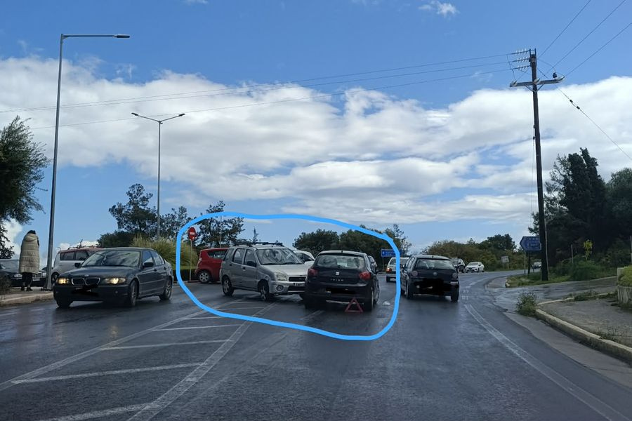 (ΦΩΤΟ) Καραμπόλα αυτοκινήτων στο Ακρωτήρι Χανίων