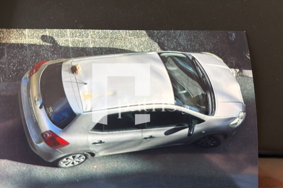 Μεγάλο κομμάτι τσιμέντου αποκολλήθηκε από γέφυρα και προσγειώθηκε στην οροφή αυτοκινήτου – Σε αγωγές προχωράει ο οδηγός