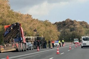 Ανετράπη νταλίκα στον ΒΟΑΚ στο ύψος της Αγίας Πελαγίας