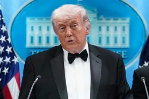 Τραμπ: «Ένοπλος επιχείρησε να εισβάλει στο δείπνο, τον εξουδετέρωσε η Μυστική Υπηρεσία» – Βίντεο της επίθεσης από τις κάμερες ασφαλείας