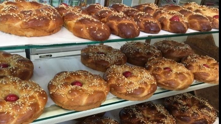 Στα περσινά επίπεδα οι τιμές στα τσουρέκια – Υποτονική η κίνηση στα αρτοποιεία