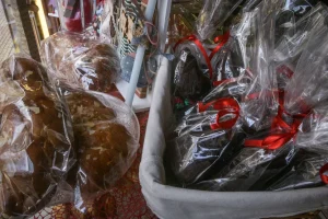 Πού θα κινηθεί το πασχαλινό τραπέζι: Οι τιμές για αρνί, αυγά και τσουρέκια
