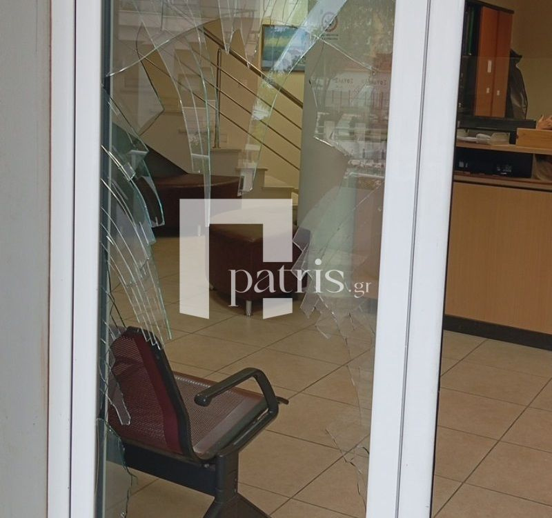 Χανιά: Εργαζόμενοι βρήκαν σπασμένη την τζαμαρία δημόσιας υπηρεσίας