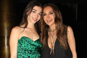 Η Δέσποινα Βανδή διασκέδασε στα μπουζούκια με την κόρη της Μελίνα Νικολαΐδη, δείτε φωτογραφίες