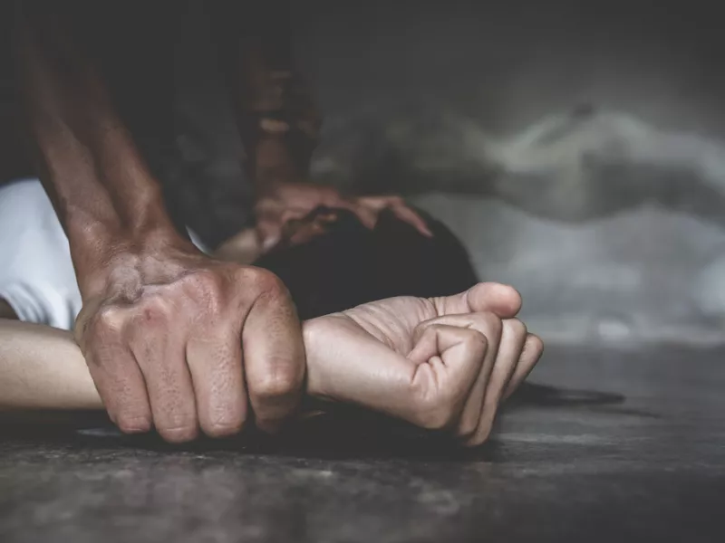 Καταγγελία για βιασμό 14χρονης στη Θεσσαλονίκη – Συνελήφθη 17χρονος που φιλοξενούσε