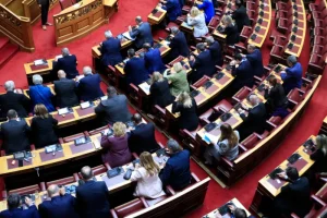 Μάχη για το άρθρο 86 του Συντάγματος: Με διαφορετικά μοντέλα ΝΔ και ΠΑΣΟΚ για την ποινική ευθύνη υπουργών