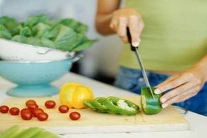 Πατήσατε τα 50; Τι να τρώτε για να προστατεύσετε το μυαλό σας από άνοια