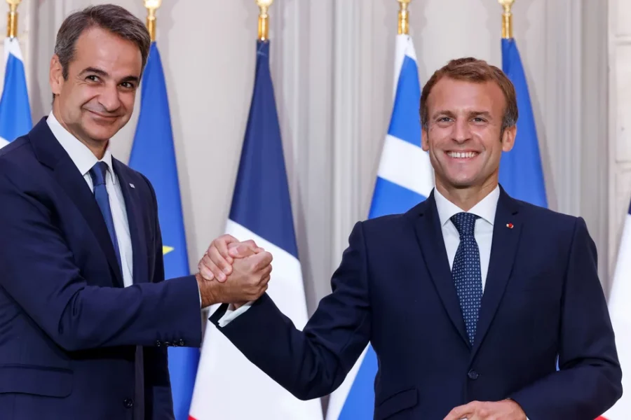 Επίσκεψη Μακρόν στην Αθήνα: Πέφτουν υπογραφές 5ετούς στρατηγικής εταιρικής σχέσης Ελλάδας-Γαλλίας