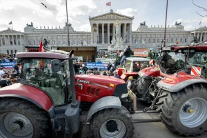 Τρακτέρ κατέκλυσαν τους δρόμους της Βιέννης, οι αγρότες ζητούν να αναγράφεται η προέλευση των προϊόντων