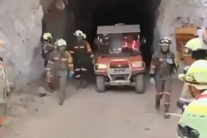Μεταλλωρύχος έμεινε για 14 μέρες εγκλωβισμένος σε πλημμυρισμένη σήραγγα στο Μεξικό, δείτε βίντεο από την διάσωσή του