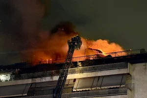 Φωτιά σε διαμέρισμα στη Νέα Σμύρνη, δείτε βίντεο