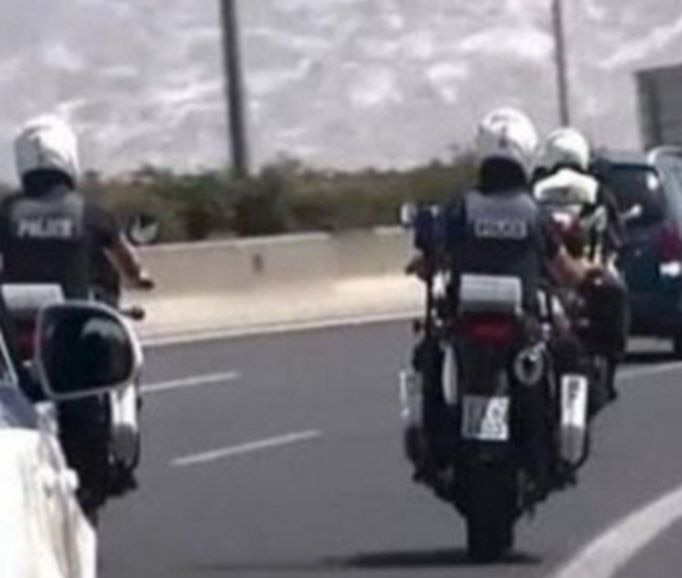 Επεισοδιακή καταδίωξη μέρα μεσημέρι στο κέντρο της Θεσσαλονίκης – Χειροπέδες σε 21χρονο δικυκλιστή