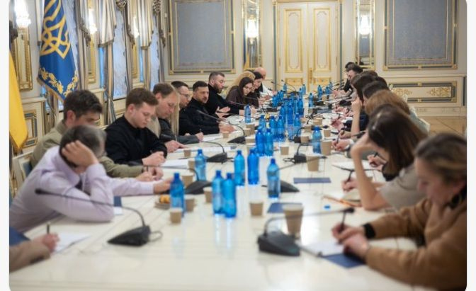 “Η Ουκρανία θα τηρήσει την κατάπαυση του πυρός το σαββατοκύριακο του Πάσχα αν την εφαρμόσει πράγματι η Ρωσία”