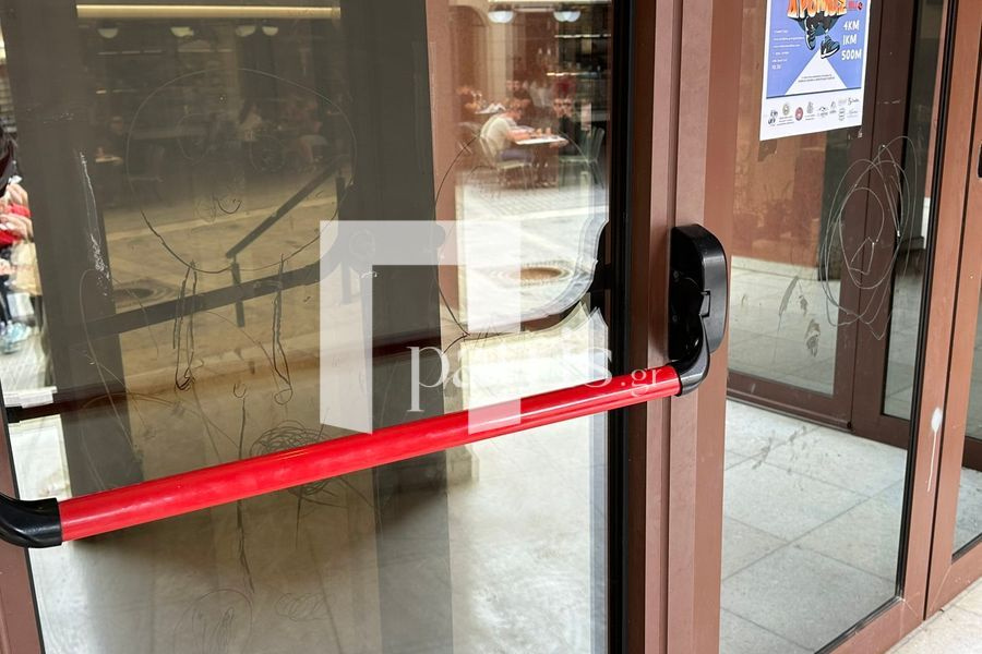 (ΦΩΤΟ) Άγνωστοι προκάλεσαν ζημιές στην είσοδο της Βικελαίας