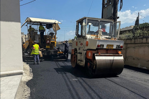 Εργασίες ασφαλτόστρωσης στη συμβολή των οδών Παπαναστασίου και Εθνομαρτύρων από το Δήμο Ηρακλείου