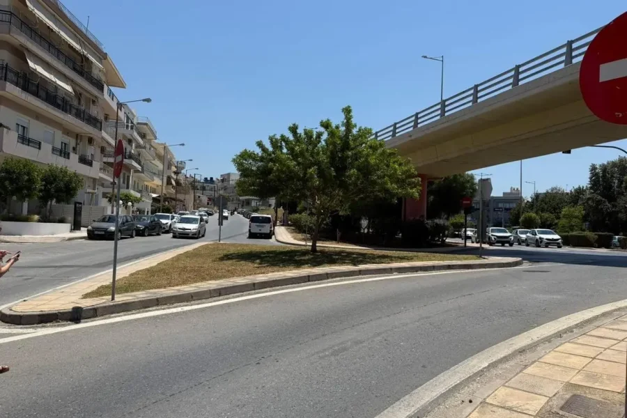Συνεχίζονται οι παρεμβάσεις συντήρησης και καλλωπισμού του πρασίνου στο Ηράκλειο