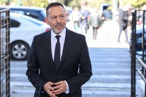 Διαδικτυακές απάτες με το όνομα του Γιάννη Στουρνάρα και το λογότυπο της ΤτΕ
