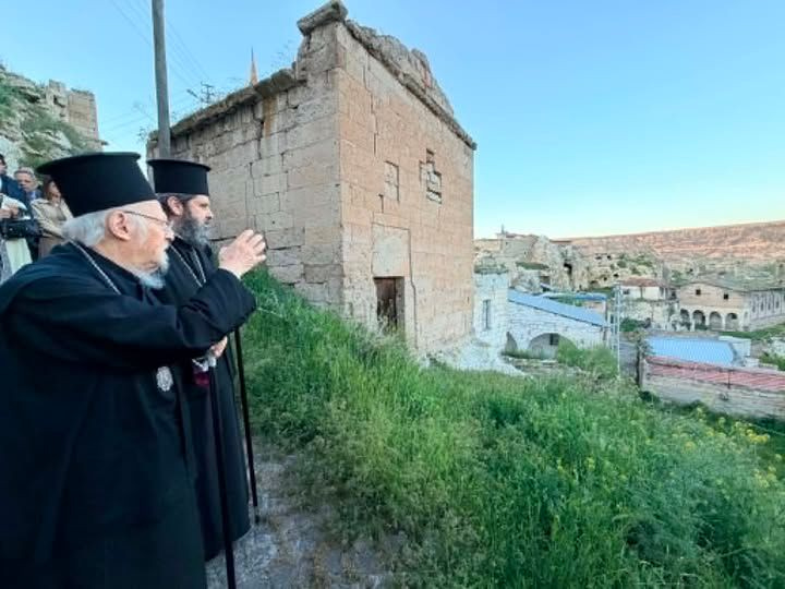 Τουρκία: Συλλείτουργο Οικουμενικού Πατριάρχη και Αρχιεπισκόπου Αλβανίας στην Καππαδοκία – Μηνύματα πίστης και ιστορικής μνήμης