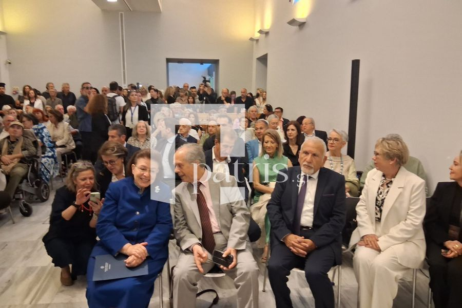 (ΦΩΤΟ& ΒΙΝΤΕΟ)Στα εγκαίνια της νέας περιοδικής έκθεσης με τίτλο «Γραφή από Φως – Συλλογή Κρασάκη» η Λίνα Μενδώνη