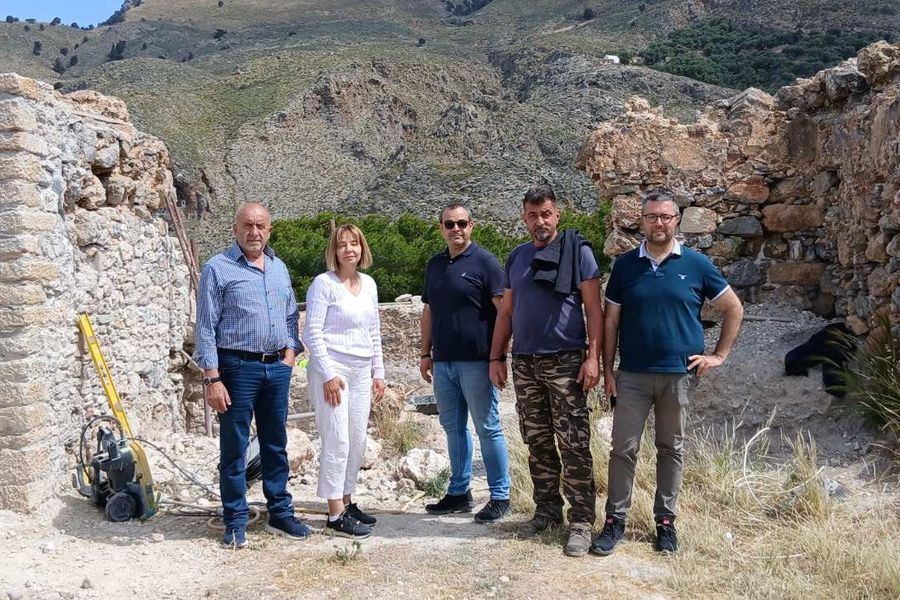 Επίσκεψη και επιτόπια αυτοψία της προϊσταμένης της Εφορείας Αρχαιοτήτων Χανίων και του δημάρχου Σφακίων σε έργα πολιτισμού