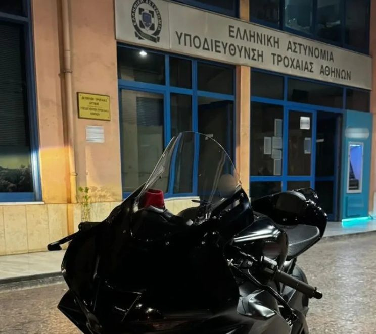 Μετέτρεψε την επικίνδυνη οδήγηση σε «θέαμα»: Τα 240 χλμ/ώρα στο TikTok που τον οδήγησαν στο τμήμα