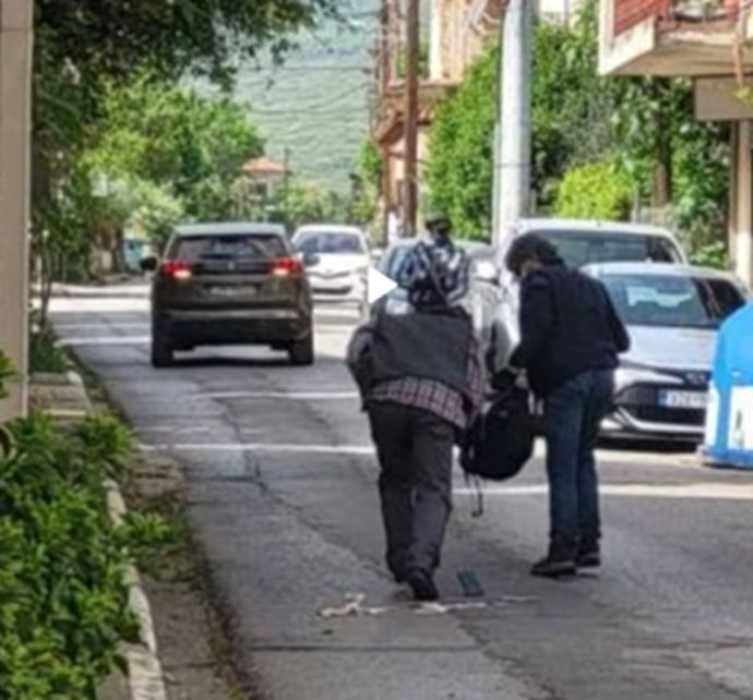 Για 8 ληστείες και ανατινάξεις ΑΤΜ εξετάζονται οι συλληφθέντες για τη ληστεία στην Κάτω Τιθορέα – Βρέθηκαν καμένα χαρτονομίσματα και οπλισμός