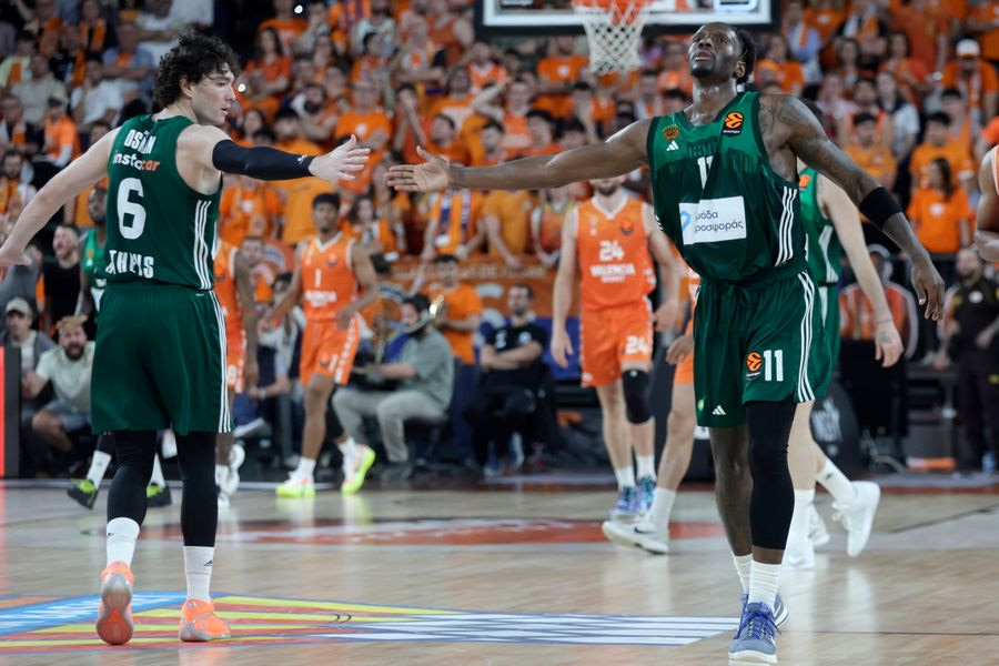 Με buzzer beater του Χέις Ντέιβις ο Παναθηναϊκός ξέρανε για 2η φορά τη Βαλένθια