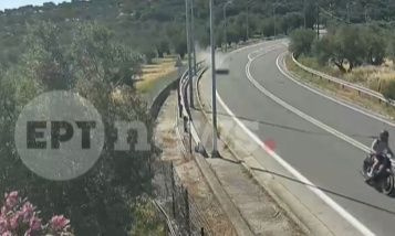 «Σαν να μην πάτησε ποτέ φρένο»: Το σοκαριστικό βίντεο-ντοκουμέντο από το διπλό θανατηφόρο των 16 και 18 ετών στη Μυτιλήνη