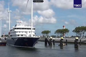 Χανταϊός: Το κρουαζιερόπλοιο MV Hondius έφτασε στο λιμάνι του Ρότερνταμ