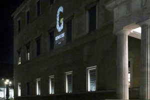 Φωταγώγηση του Κτιρίου της Βουλής για τη Γενοκτονία των Ελλήνων του Πόντου
