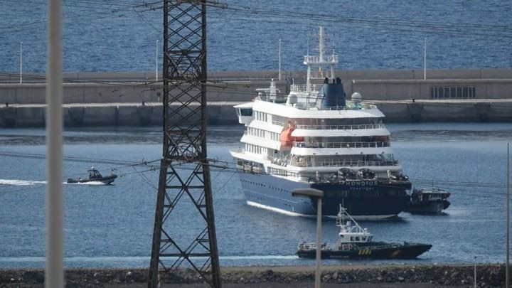 Μία Γαλλίδα επιβάτης του κρουαζιερόπλοιου βρέθηκε θετική στον ιό