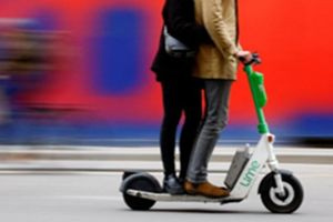 Παράνομη μεταφορά μεταναστών με …ηλεκτρικό πατίνι – Συνελήφθη 17χρονος